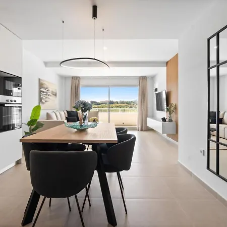 Apartment Ultimate - Modern Comfort And Views In Oceana Gardens, *