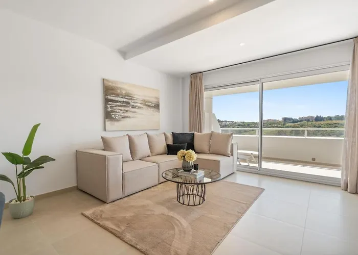 Ultimate - Modern Comfort And Views In Oceana Gardens, Apartment