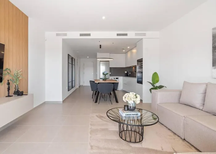 Ultimate - Modern Comfort And Views In Oceana Gardens,