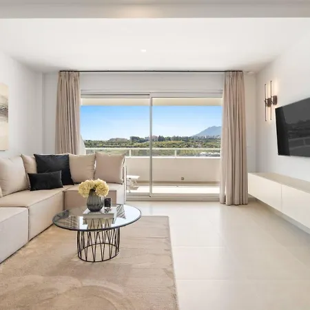 Ultimate - Modern Comfort And Views In Oceana Gardens, アパート エステポナ